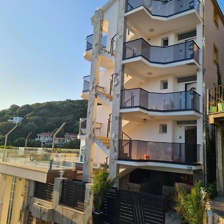 Apartments Mekic Утеха Екстериор снимка