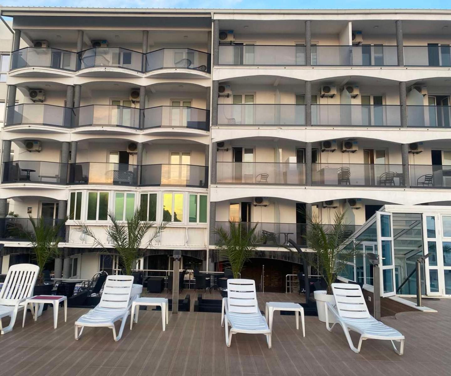 Apartments Mekic Утеха Екстериор снимка